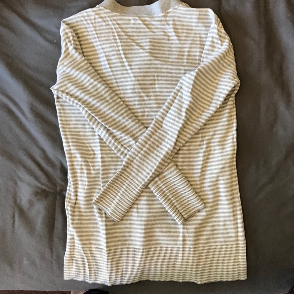 {TOMMY HILFINGER} Tommy Vneck Sweater NWT - Picture 6 of 8